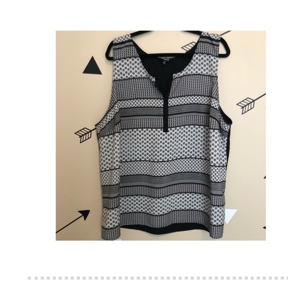 Black and white button up tank top